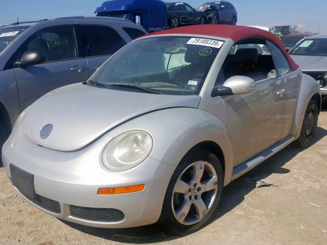 3VWSF31Y39M411753 - 2009 VOLKSWAGEN NEW BEETLE Silber Foto 2
