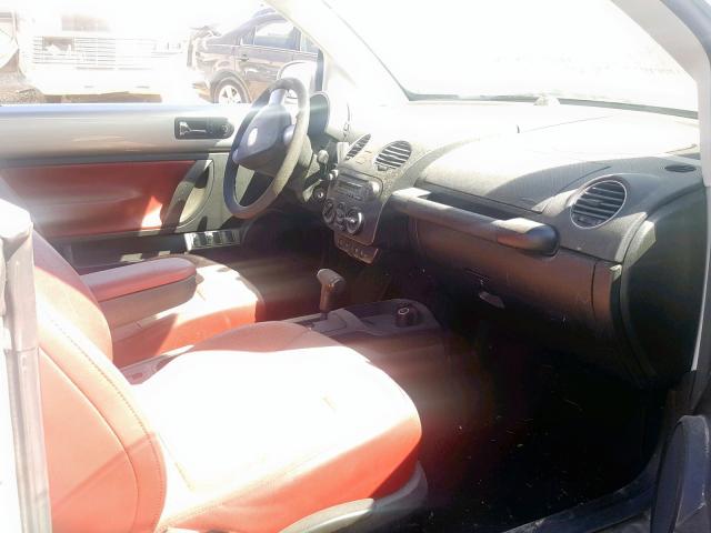 3VWSF31Y39M411753 - 2009 VOLKSWAGEN NEW BEETLE Silber Foto 5