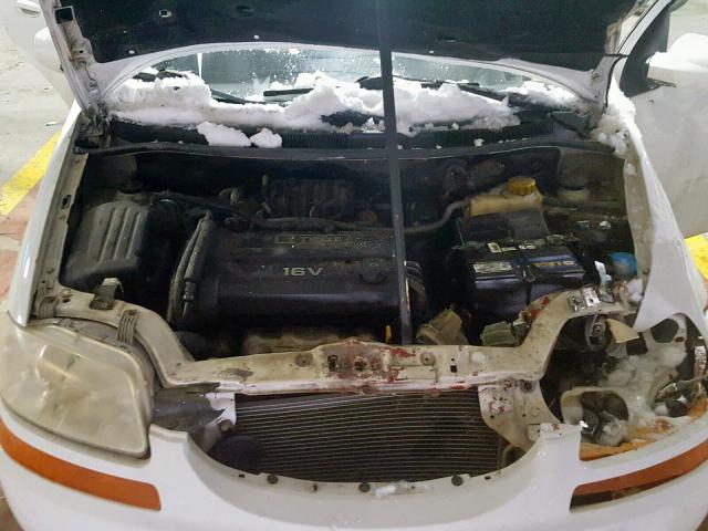 KL1TD56626B650379 - 2006 CHEVROLET AVEO BASE Ақ фото 7