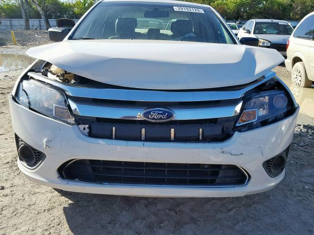 3FAHP0GA5BR109673 - 2011 FORD FUSION S WHITE photo 9