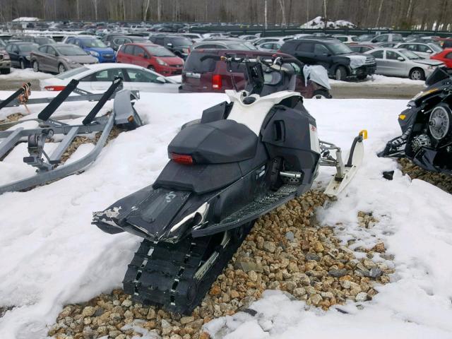 2BPSMXBA4BV000126 - 2011 SKI DOO MXZ WHITE photo 4