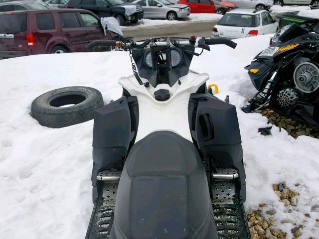 2BPSMXBA4BV000126 - 2011 SKI DOO MXZ WHITE photo 5