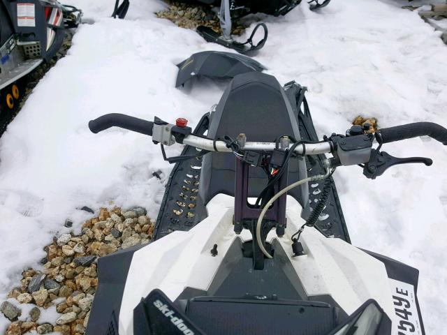 2BPSMXBA4BV000126 - 2011 SKI DOO MXZ WHITE photo 6