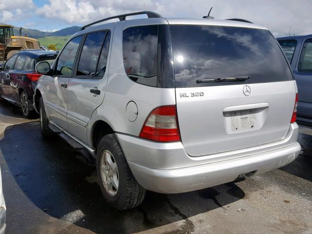 4JGAB54E51A230786 - 2001 MERCEDES-BENZ ML 320 SILVER photo 3