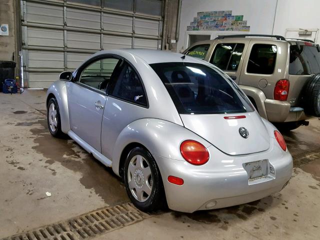 3VWCB21C11M444883 - 2001 VOLKSWAGEN NEW BEETLE SILVER photo 3