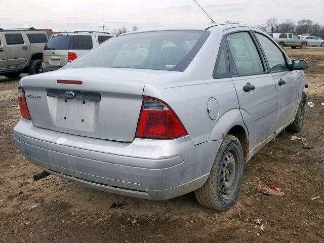 1FAFP34N17W209015 - 2007 FORD FOCUS ZX4 SILVER photo 4