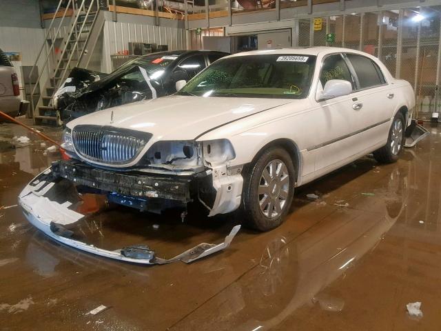 1LNHM83W37Y602937 - 2007 LINCOLN TOWN CAR D WHITE photo 2