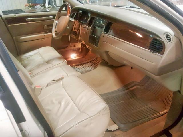 1LNHM83W37Y602937 - 2007 LINCOLN TOWN CAR D WHITE photo 5