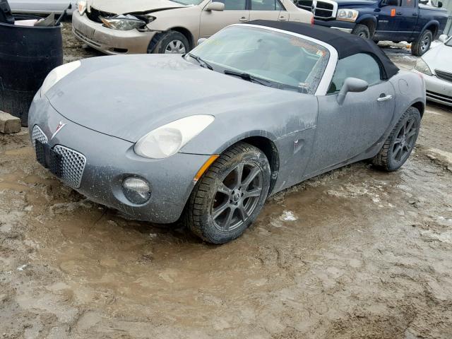 1G2MB35B36Y117867 - 2006 PONTIAC SOLSTICE GRAY photo 2