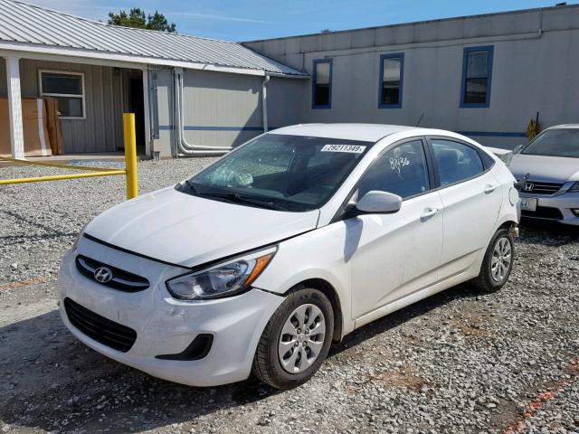 KMHCT4AE5GU110689 - 2016 HYUNDAI ACCENT SE WHITE photo 2