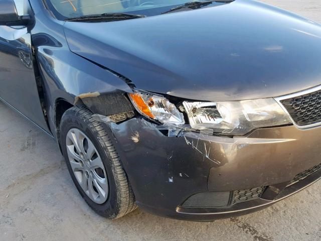 KNAFU4A25B5377125 - 2011 KIA FORTE EX BROWN photo 9