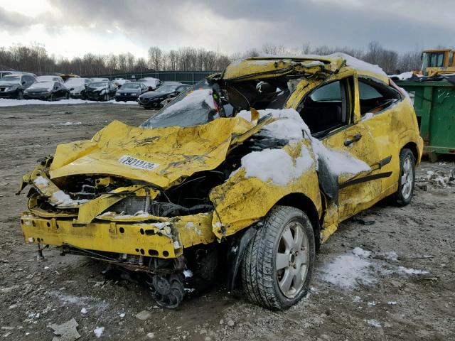 3FAFP31362R207145 - 2002 FORD FOCUS ZX3 YELLOW photo 2