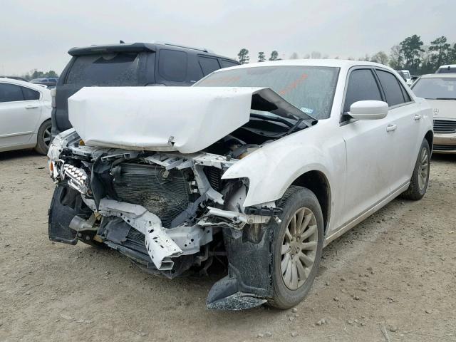 2C3CCAAG2EH373943 - 2014 CHRYSLER 300 WHITE photo 2