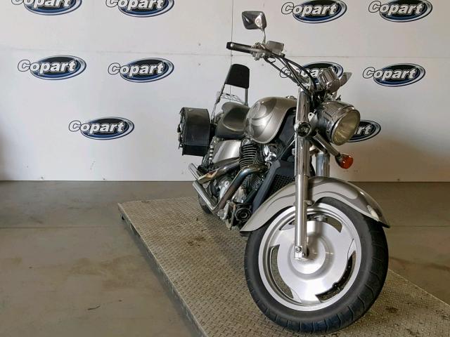 1HFSC43162A200587 - 2002 HONDA VT1100 C2 SILVER photo 1