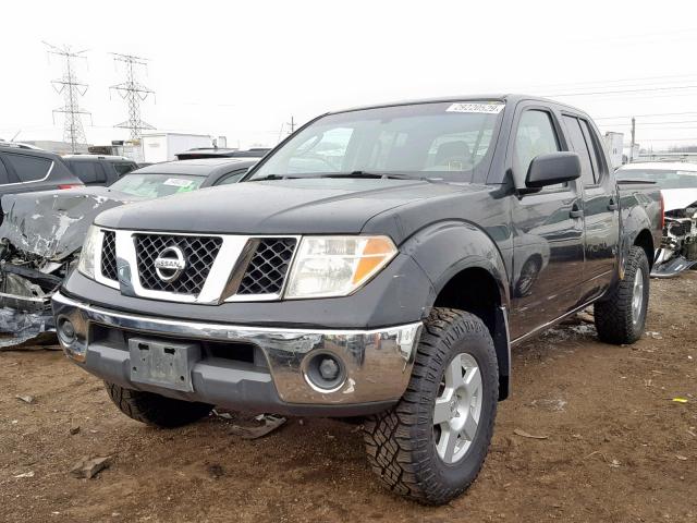 1N6AD07W05C407371 - 2005 NISSAN FRONTIER C BLACK photo 2