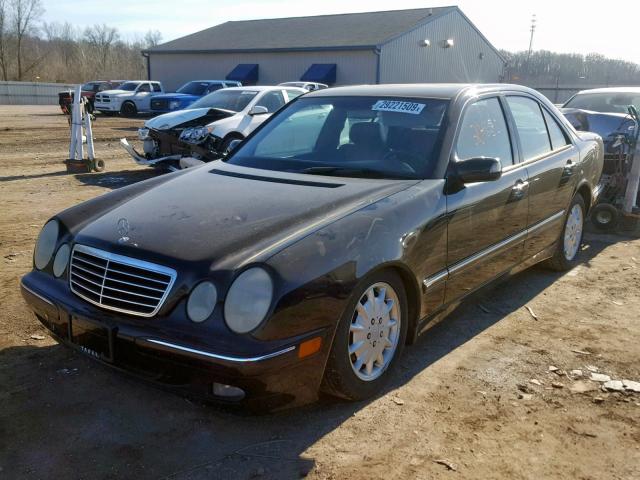 WDBJF65J4YB115433 - 2000 MERCEDES-BENZ E 320 BLACK photo 2