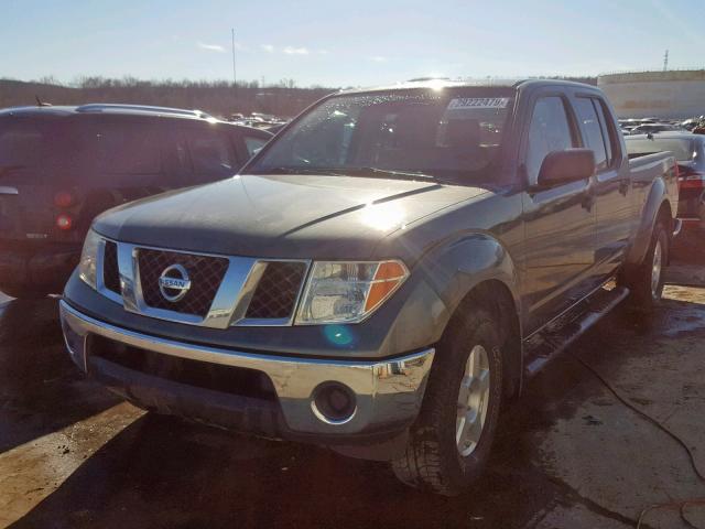 1N6AD09W47C461787 - 2007 NISSAN FRONTIER C GRAY photo 2