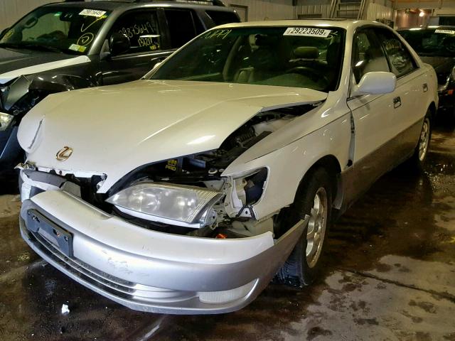 JT8BF22GXV0030125 - 1997 LEXUS ES 300 WHITE photo 2