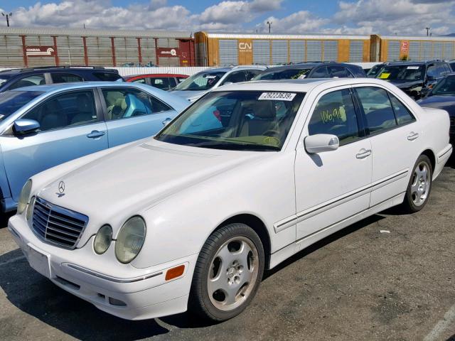 WDBJF70J61B214113 - 2001 MERCEDES-BENZ E 430 WHITE photo 2