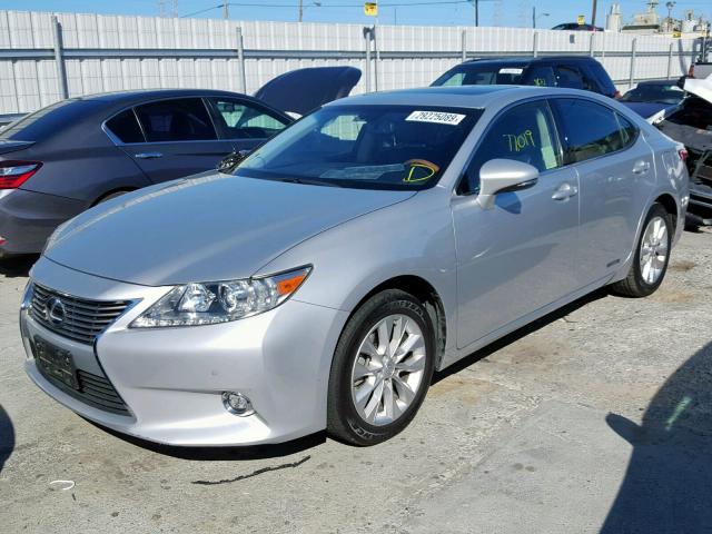 JTHBW1GG6F2079167 - 2015 LEXUS ES 300H SILVER photo 2