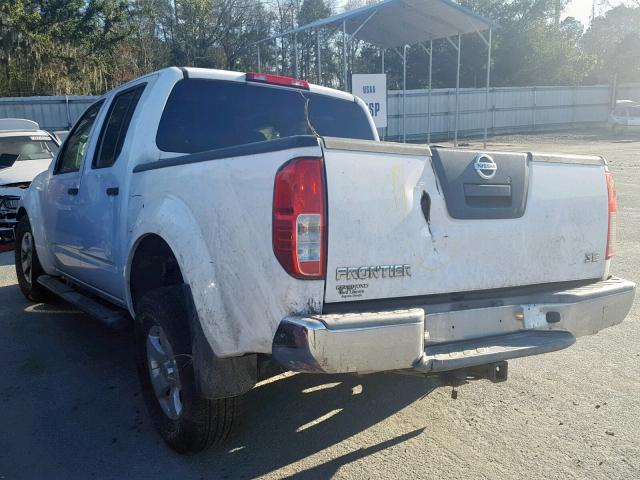 1N6AD07U89C400284 - 2009 NISSAN FRONTIER C WHITE photo 3