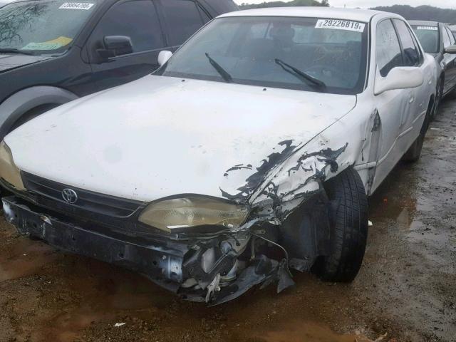 JT2BG12K4T0394821 - 1996 TOYOTA CAMRY DX WHITE photo 2