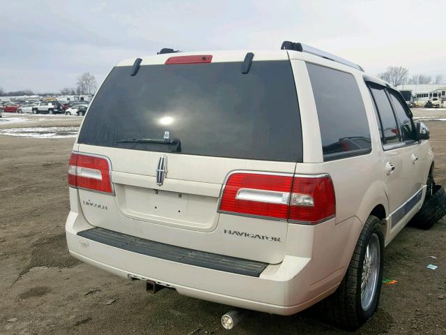 5LMFU28558LJ00804 - 2008 LINCOLN NAVIGATOR Blanc photo 4