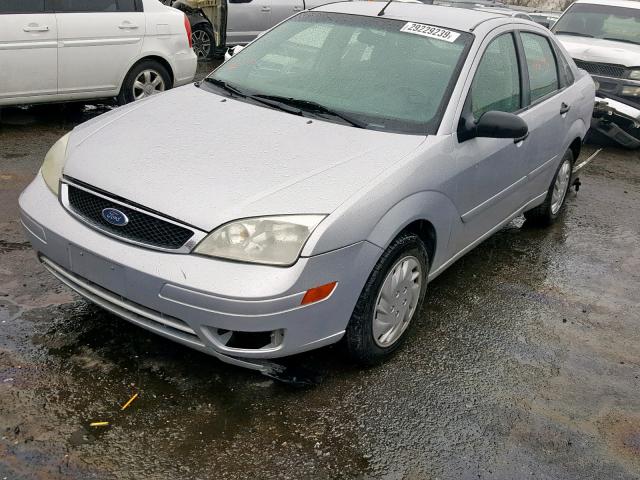 1FAFP34N67W258405 - 2007 FORD FOCUS ZX4 GRAY photo 2