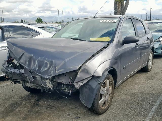 1FAHP37N37W238701 - 2007 FORD FOCUS ZX5 GRAY photo 2