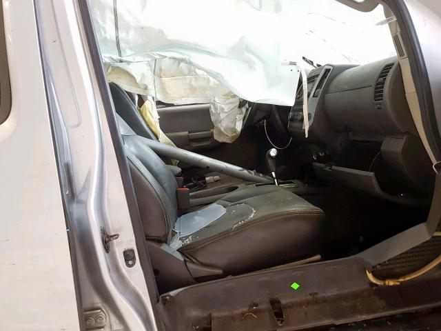 5N1AN0NW6DN823202 - 2013 NISSAN XTERRA X SILVER photo 5