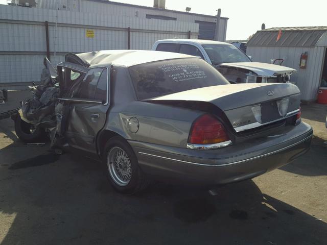 2FAFP74WXYX108609 - 2000 FORD CROWN VICT GRAY photo 3