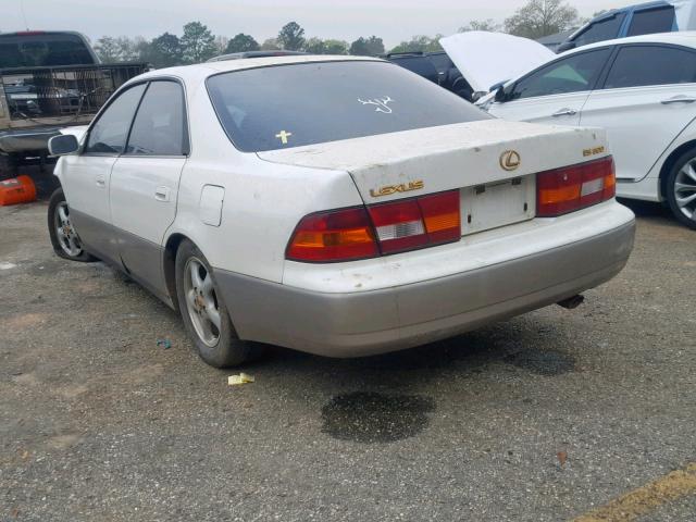 JT8BF28G4X5052814 - 1999 LEXUS ES 300 WHITE photo 3