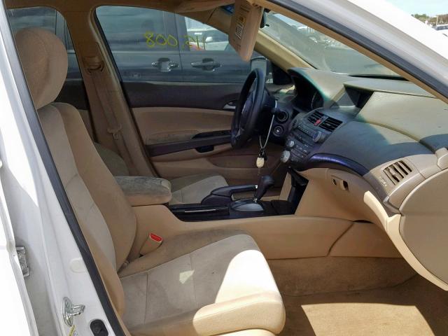 1HGCP26479A189639 - 2009 HONDA ACCORD LXP WHITE photo 5