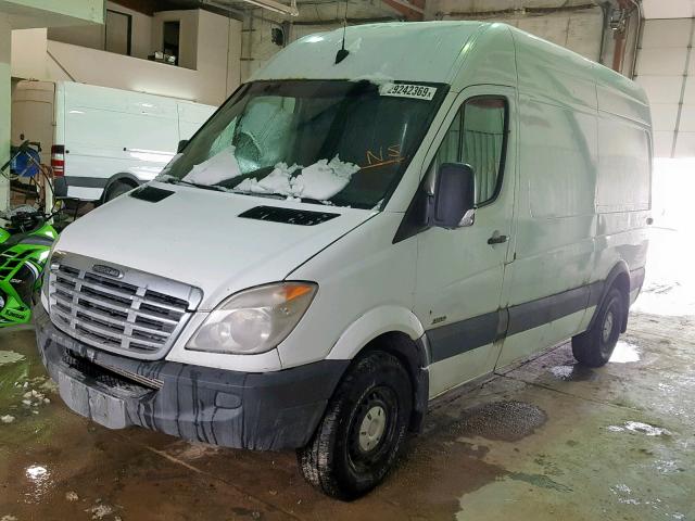 WDYPE745675180956 - 2007 FREIGHTLINER SPRINTER 2 WHITE photo 2