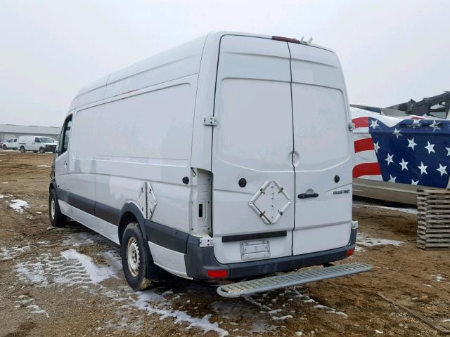 WD3PE8CB6B5567244 - 2011 MERCEDES-BENZ SPRINTER 2 WHITE photo 3