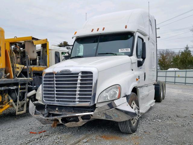 1FUJGLDV6DSBT0636 - 2013 FREIGHTLINER CASCADIA 1 WHITE photo 2