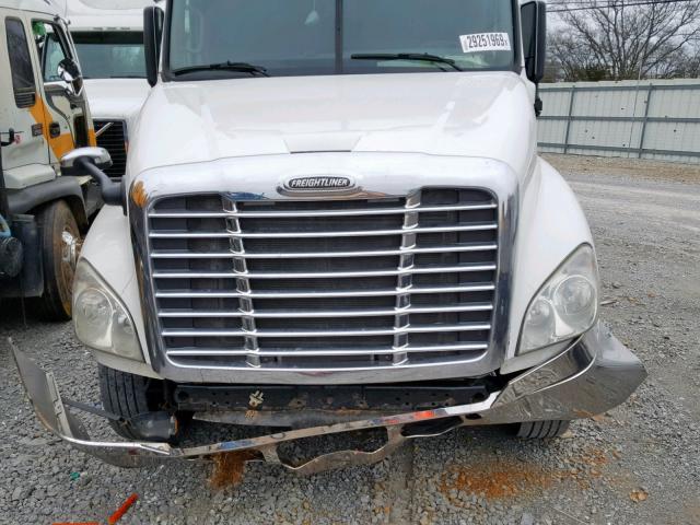 1FUJGLDV6DSBT0636 - 2013 FREIGHTLINER CASCADIA 1 WHITE photo 7