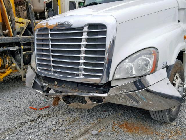 1FUJGLDV6DSBT0636 - 2013 FREIGHTLINER CASCADIA 1 WHITE photo 9