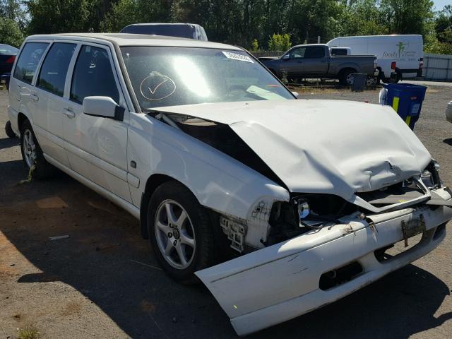 YV1LW56D7X2540781 - 1999 VOLVO V70 GLT WHITE photo 1