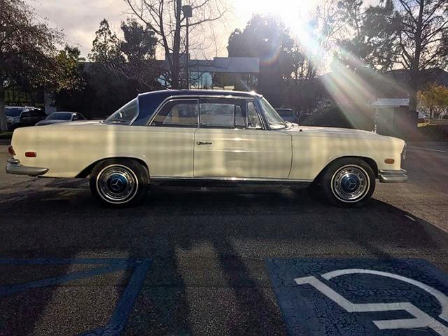 11102112087846 - 1967 MERCEDES-BENZ 250SE TWO TONE photo 10