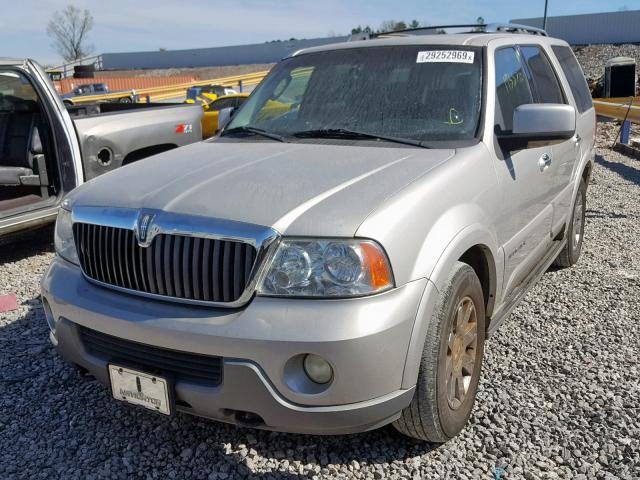 5LMFU27R63LJ34537 - 2003 LINCOLN NAVIGATOR Gümüş foto 2