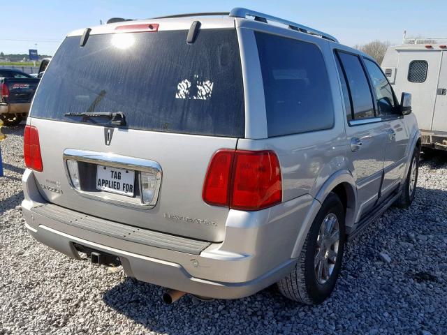 5LMFU27R63LJ34537 - 2003 LINCOLN NAVIGATOR Gümüş foto 4