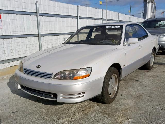 JT8BF12G5T0162958 - 1996 LEXUS ES 300 WHITE photo 2