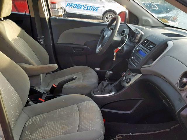 1G1JB5SH1F4137781 - 2015 CHEVROLET SONIC LS SILVER photo 5