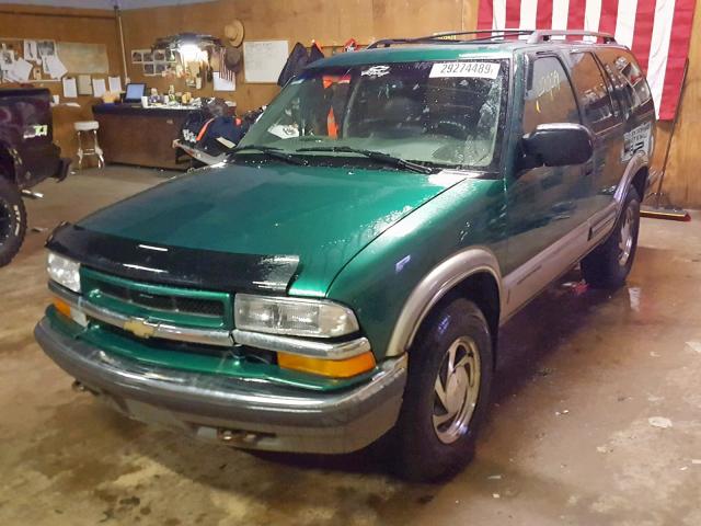 1GNDT13W8X2231300 - 1999 CHEVROLET BLAZER GREEN photo 2