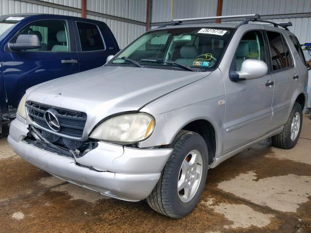 4JGAB54E01A268054 - 2001 MERCEDES-BENZ ML 320 SILVER photo 2