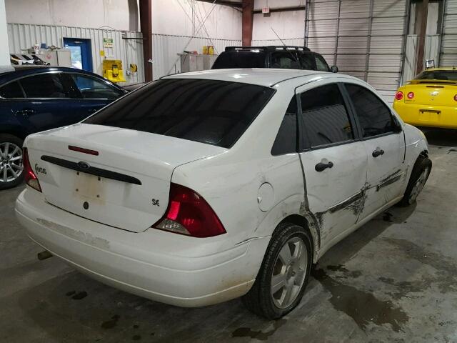 1FAFP34313W179328 - 2003 FORD FOCUS SE C WHITE photo 4