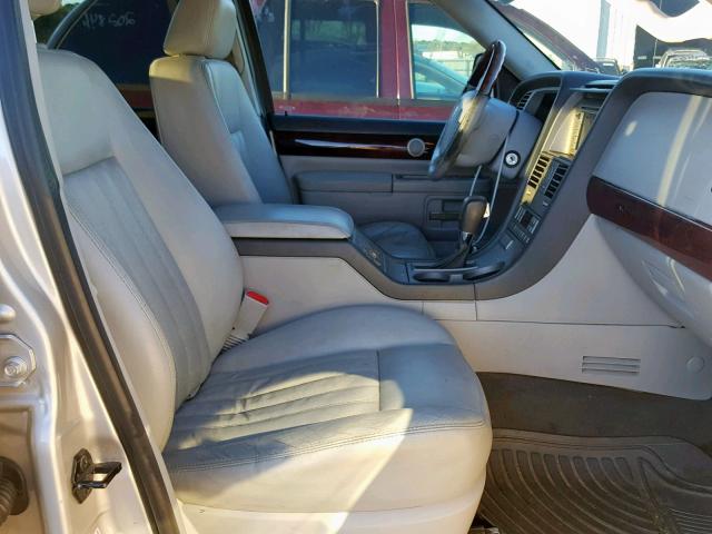 5LMEU88H05ZJ33811 - 2005 LINCOLN AVIATOR 灰色 照片 6