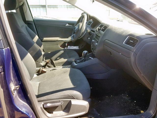 3VW2K7AJXCM346090 - 2012 VOLKSWAGEN JETTA BASE BLUE photo 5