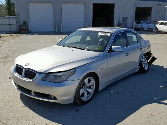 WBANE53546CK81302 - 2006 BMW 525 I GRAY photo 2